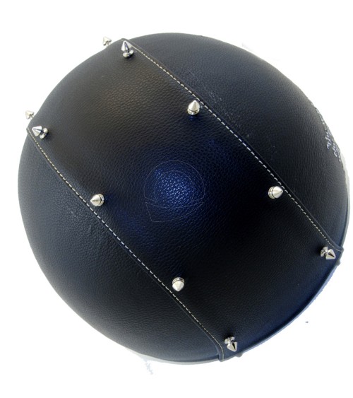Casco borchie