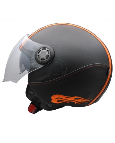 Casco con fiamme